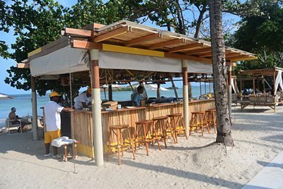 サラ サムイ チャウエンビーチのビーチフロントレストラン
